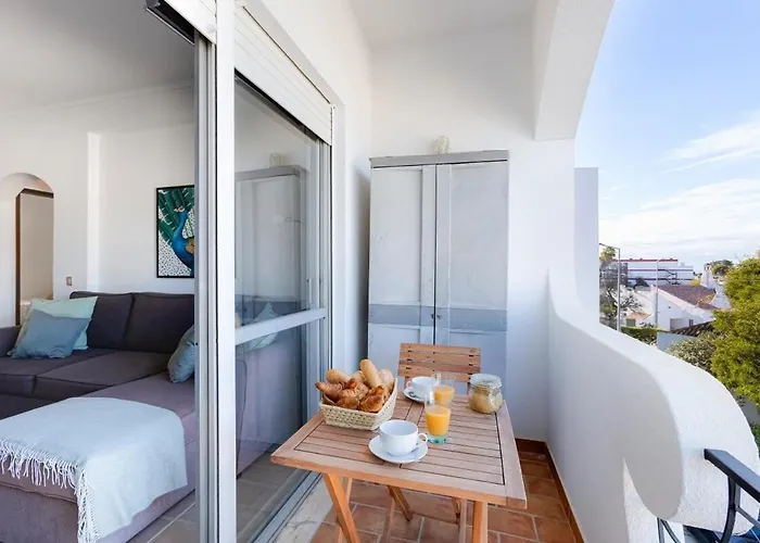 Eli Flat Just Few Steps From The Strip In Albufeira