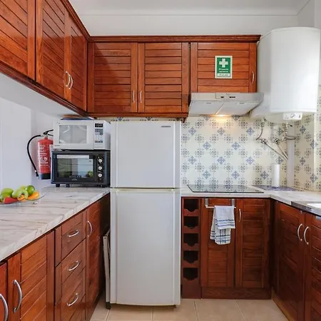 Eli Flat Just Few Steps From The Strip In Apartment Albufeira