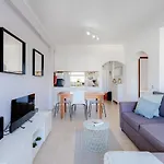 Eli Flat Just Few Steps From The Strip In *