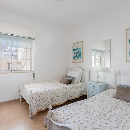 Eli Flat Just Few Steps From The Strip In * Albufeira